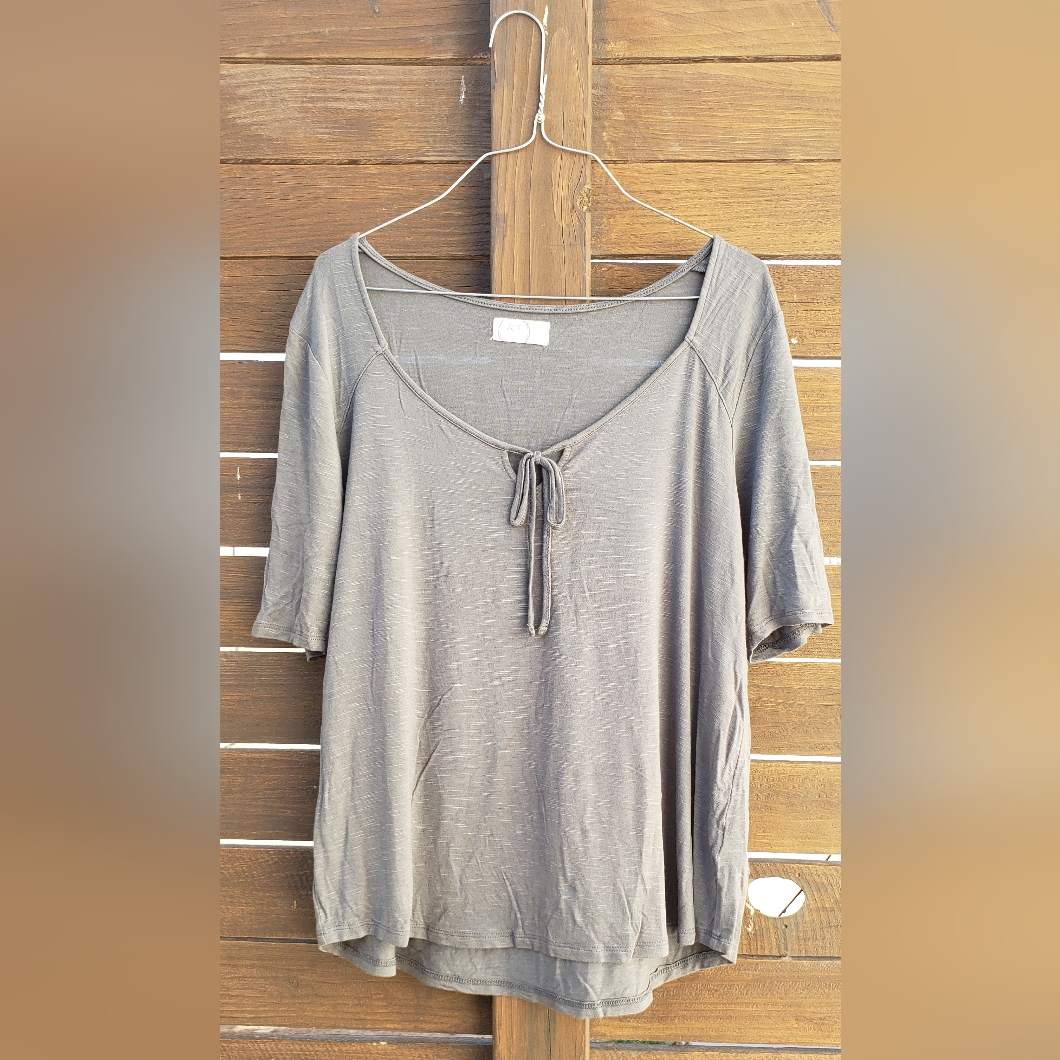 Maurices Gray Short Sleeve Tee